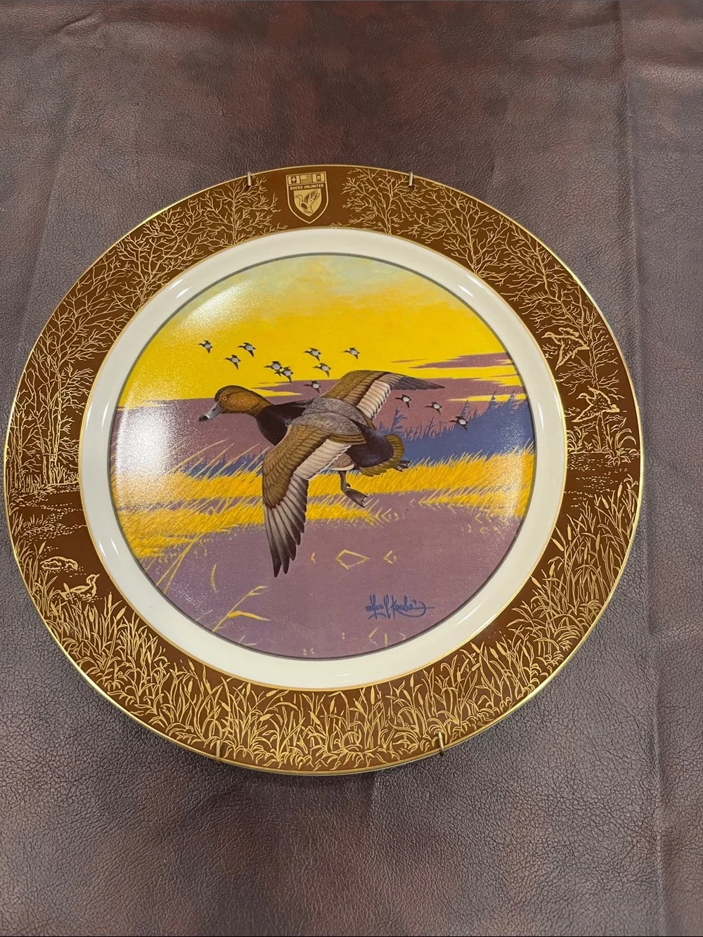Decorative Ducks Unlimited Wall Plate in Brown and Yellow.